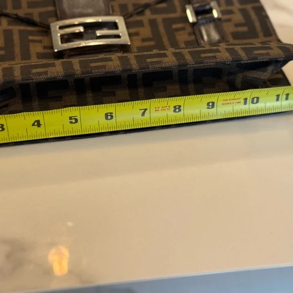 Vintage Authentic FENDI Handbag. Very gently worn. No signs of wear and tear. - Picture 7 of 8